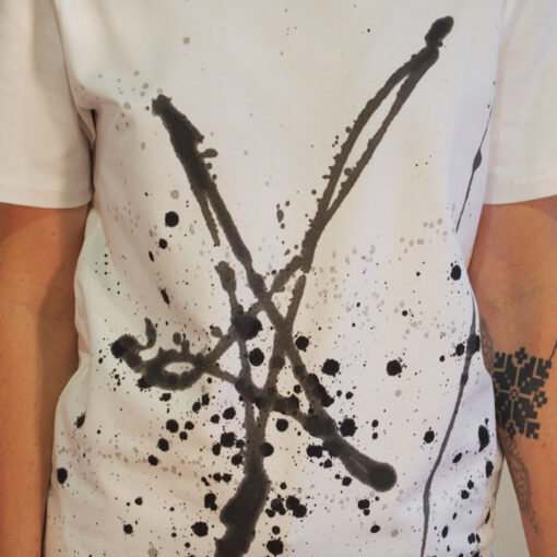 Biele Streetart tričko s čiernym dizajnom #1 (veľkosť S)