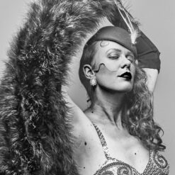 Bratislava Burlesque #4 - Dorota Holubová / foto print v ráme